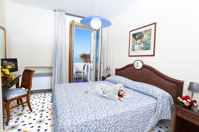 Imagen de la habitación del Hotel Gran Paradiso, Bagni. Foto 8