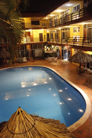 Imagen de la piscina del Hotel Gran Paris. Foto 16