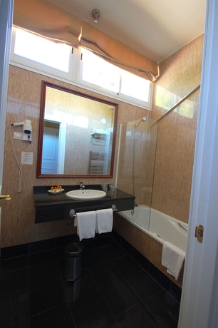 Imagen de la habitación del Hotel Gran Pelayo. Foto 7