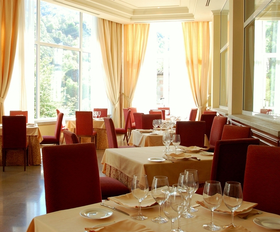 Imagen del bar/restaurante del Hotel Gran Pelayo. Foto 3