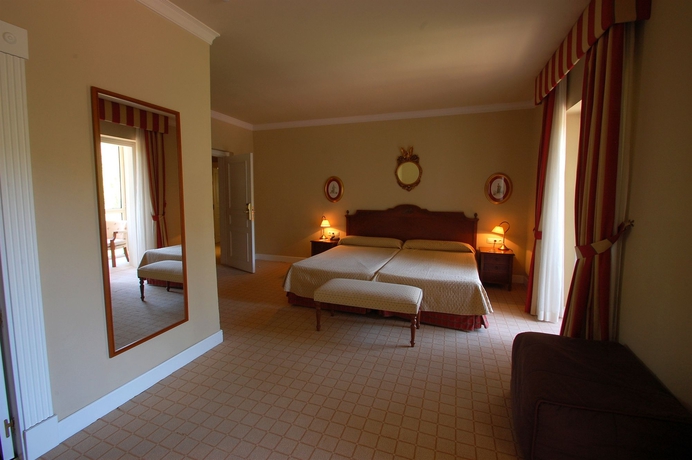 Imagen de la habitación del Hotel Gran Pelayo. Foto 12