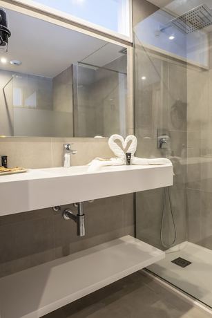 Imagen de la habitación del Hotel Gran Sagitario. Foto 6