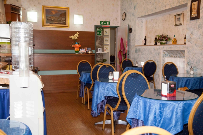 Imagen del bar/restaurante del Hotel Gran Sasso. Foto 2