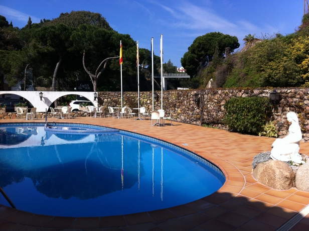 Imagen de la piscina del Hotel Gran Sol, Sant Pol de Mar. Foto 8