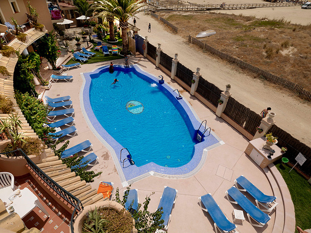 Imagen de la piscina del Hotel Gran Sol, Zahara de los Atunes. Foto 8