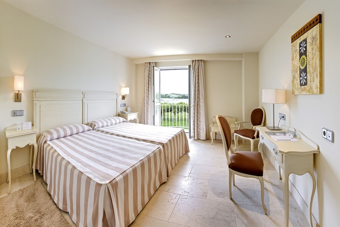 Imagen de la habitación del Hotel Gran Suances. Foto 4