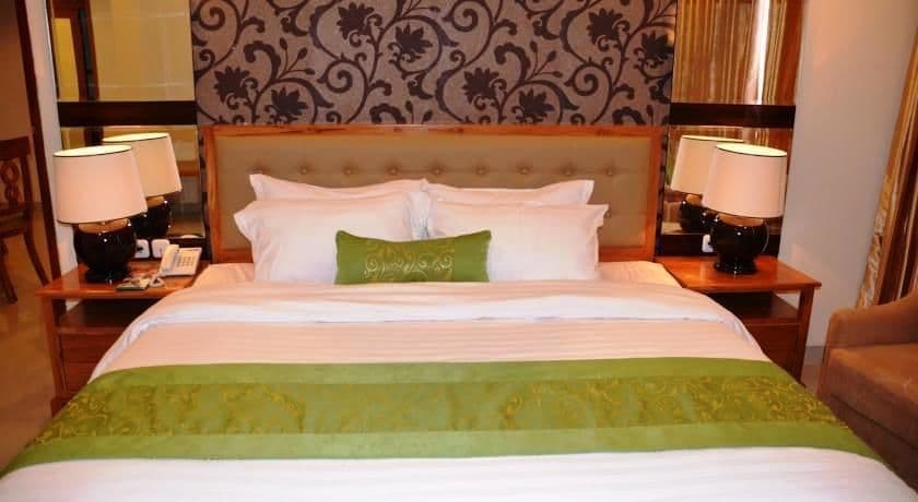 Imagen de la habitación del Hotel Gran Surya. Foto 12