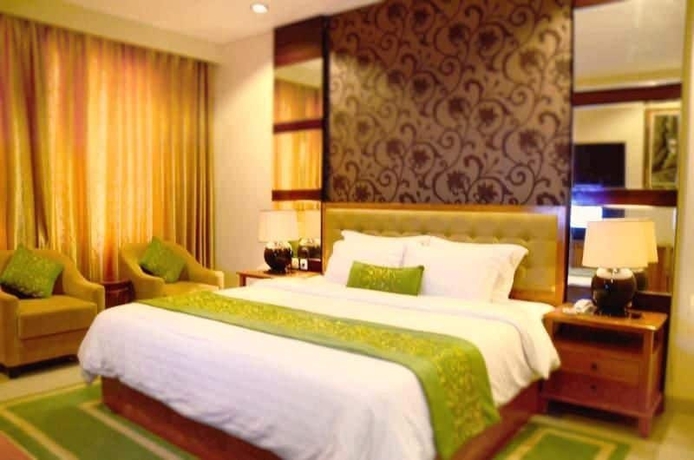 Imagen de la habitación del Hotel Gran Surya. Foto 13