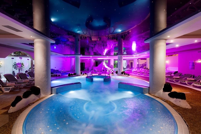 Imagen de la piscina del Hotel Gran Tacande Wellness and Relax Costa Adeje. Foto 14