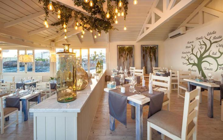 Imagen general del Hotel Gran Tagoro Family and Fun Playa Blanca. Foto 10