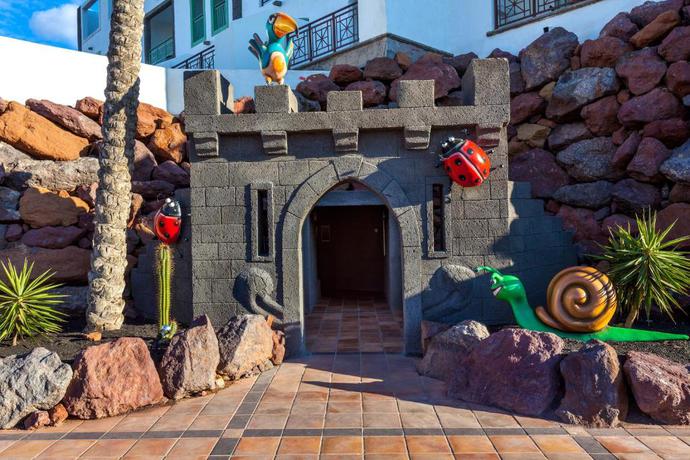 Imagen general del Hotel Gran Tagoro Family and Fun Playa Blanca. Foto 17