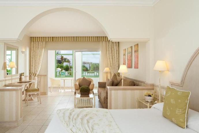 Imagen general del Hotel Gran Tagoro Family and Fun Playa Blanca. Foto 19