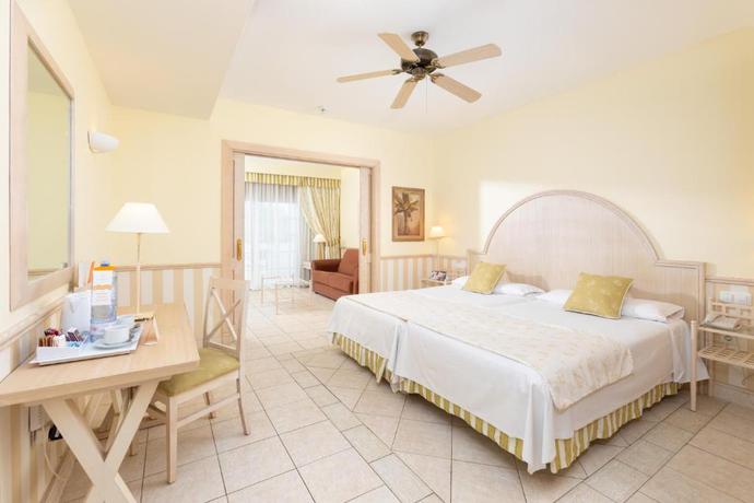 Imagen general del Hotel Gran Tagoro Family and Fun Playa Blanca. Foto 26