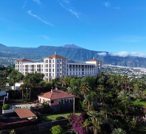 Imagen de los exteriores del Hotel Gran Taoro. Foto 7