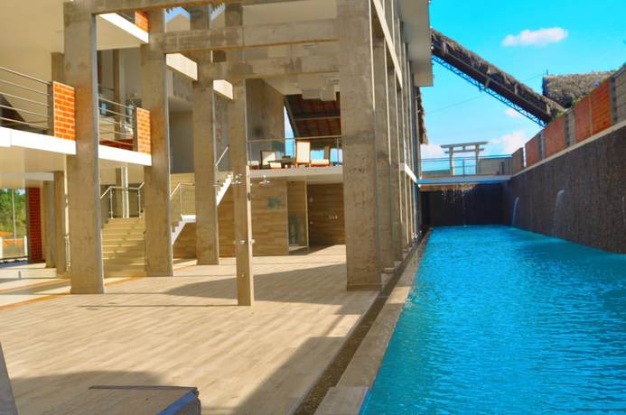 Imagen de la piscina del Hotel Gran de Lago Shushufindi. Foto 15