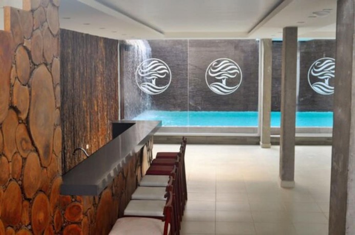 Imagen de la piscina del Hotel Gran de Lago Shushufindi. Foto 18