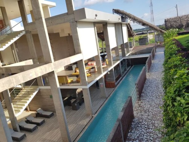 Imagen de la piscina del Hotel Gran de Lago Shushufindi. Foto 19