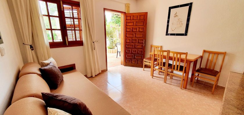 Imagen de la habitación del Hotel Granada Apartments Ibiza. Foto 2