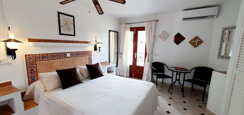 Imagen de la habitación del Hotel Granada Apartments Ibiza. Foto 5