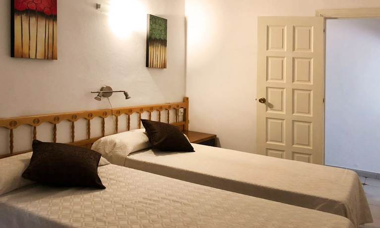 Imagen de la habitación del Hotel Granada Apartments Ibiza. Foto 7