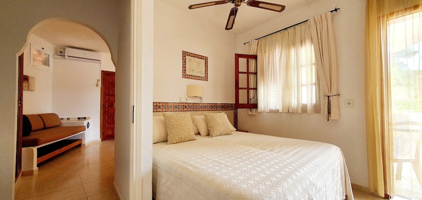Imagen de la habitación del Hotel Granada Apartments Ibiza. Foto 8