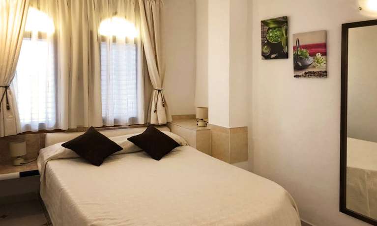 Imagen de la habitación del Hotel Granada Apartments Ibiza. Foto 9
