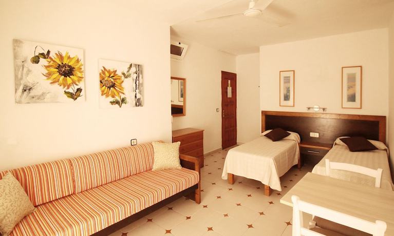 Imagen de la habitación del Hotel Granada Apartments Ibiza. Foto 10