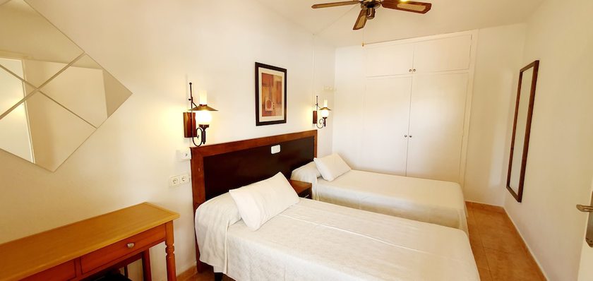 Imagen de la habitación del Hotel Granada Apartments Ibiza. Foto 14