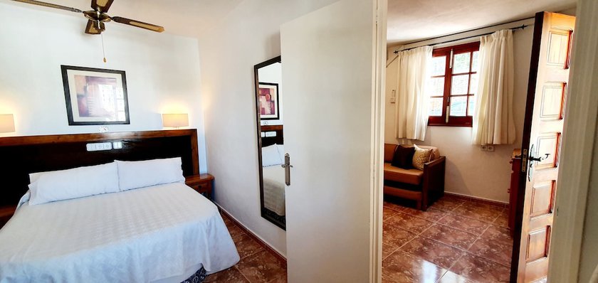 Imagen de la habitación del Hotel Granada Apartments Ibiza. Foto 15
