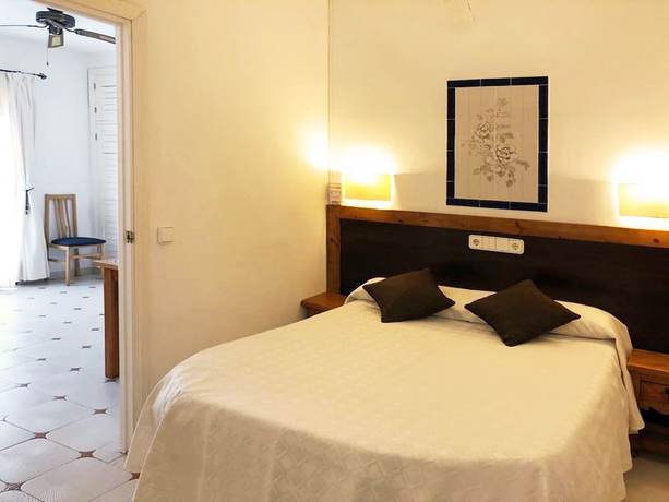 Imagen de la habitación del Hotel Granada Apartments Ibiza. Foto 16