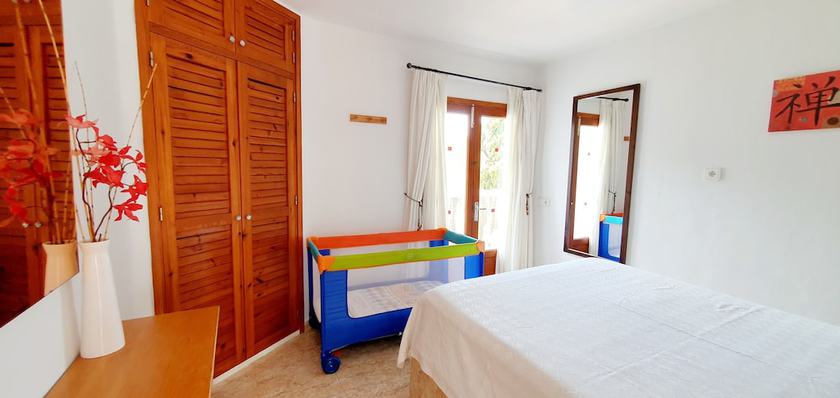 Imagen de la habitación del Hotel Granada Apartments Ibiza. Foto 17