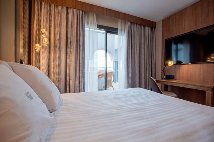 Imagen de la habitación del Hotel Granada Center. Foto 11