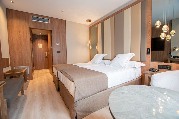 Imagen de la habitación del Hotel Granada Center. Foto 13