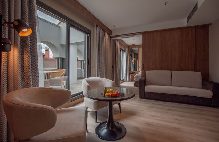 Imagen de la habitación del Hotel Granada Center. Foto 19