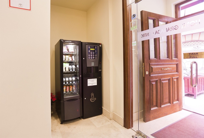 Imagen de los interiores del Hotel Granada Centro. Foto 9