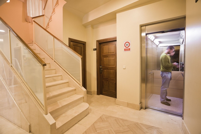 Imagen de los interiores del Hotel Granada Centro. Foto 10