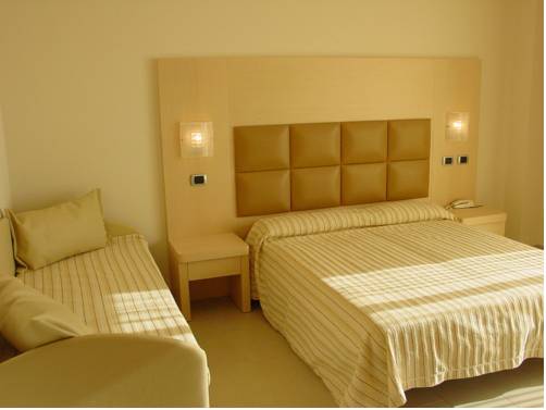 Imagen de la habitación del Hotel Granada, Cervia. Foto 13