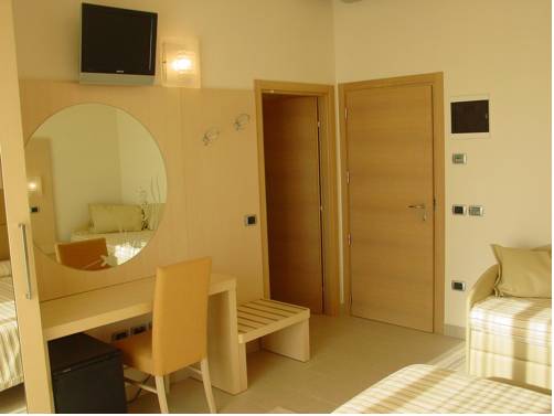 Imagen de la habitación del Hotel Granada, Cervia. Foto 14