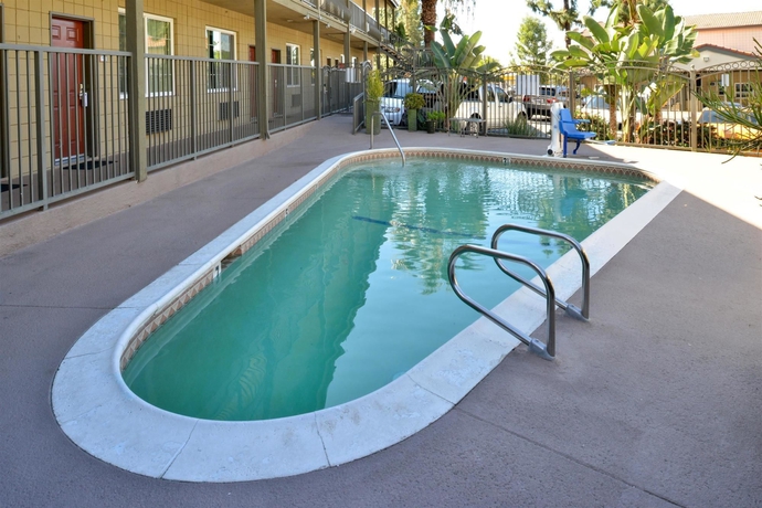 Imagen de la piscina del Hotel Granada Inn, Los &Aacute;ngeles. Foto 15