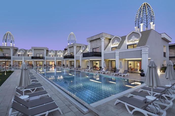 Imagen de la piscina del Hotel Granada Luxury Belek. Foto 18