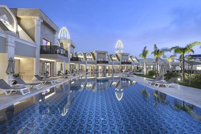 Imagen de la piscina del Hotel Granada Luxury Belek. Foto 19