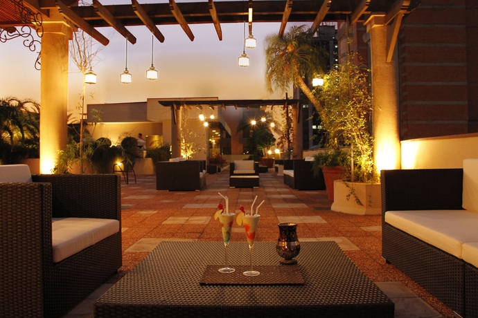 Imagen de los exteriores del Hotel Granados Park. Foto 7