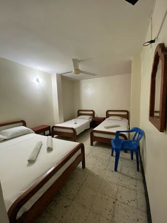 Imagen de la habitación del Hotel Granate. Foto 12