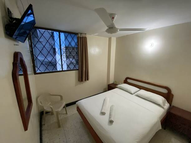 Imagen de la habitación del Hotel Granate. Foto 13