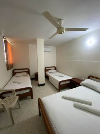 Imagen de la habitación del Hotel Granate. Foto 14