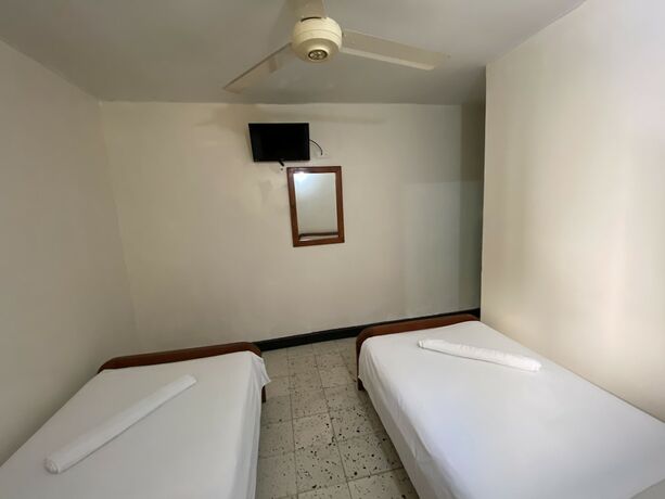 Imagen de la habitación del Hotel Granate. Foto 18