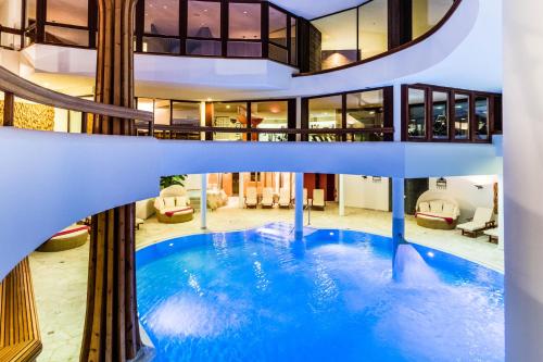 Imagen de la piscina del Hotel Granbaita Dolomites. Foto 17