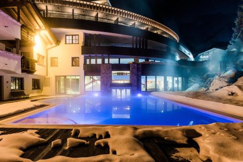 Imagen de la piscina del Hotel Granbaita Dolomites. Foto 18