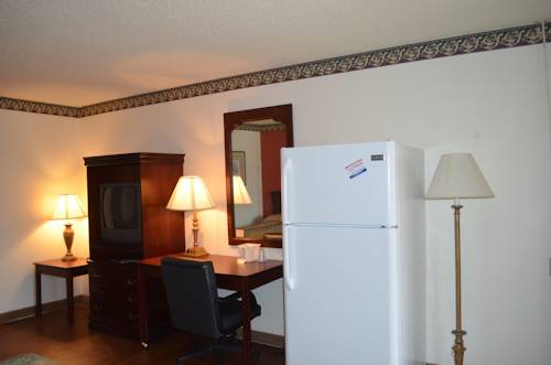 Imagen de la habitación del Hotel Granbury Inn and Suites. Foto 2