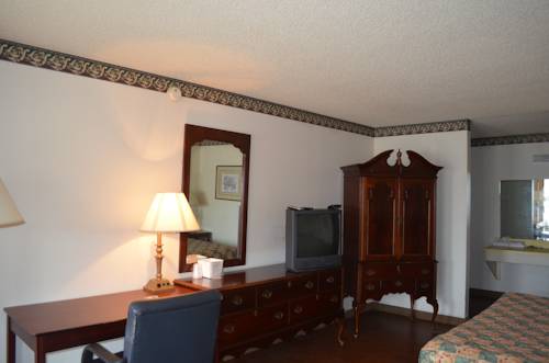 Imagen de la habitación del Hotel Granbury Inn and Suites. Foto 4